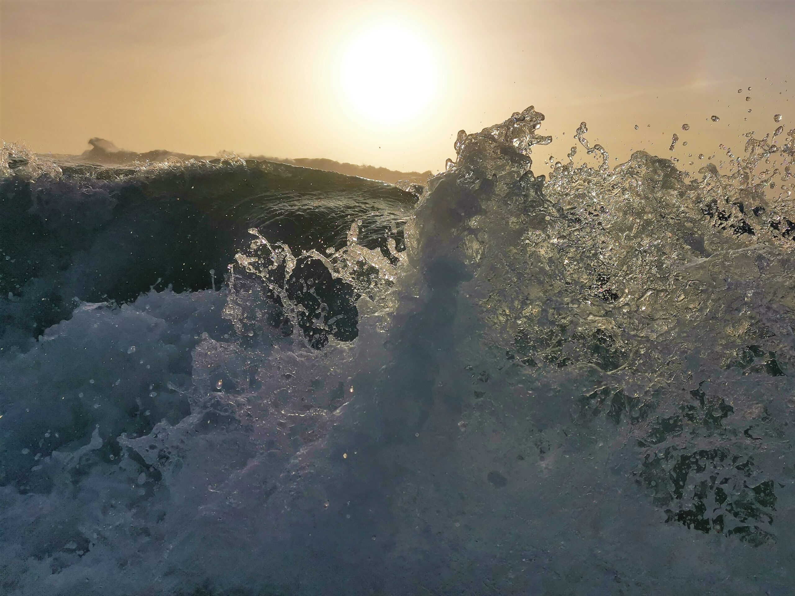 Zdjęcie poglądowe: Falujący ocean. Element wody - wzmocnij siłę woli i pewność siebie